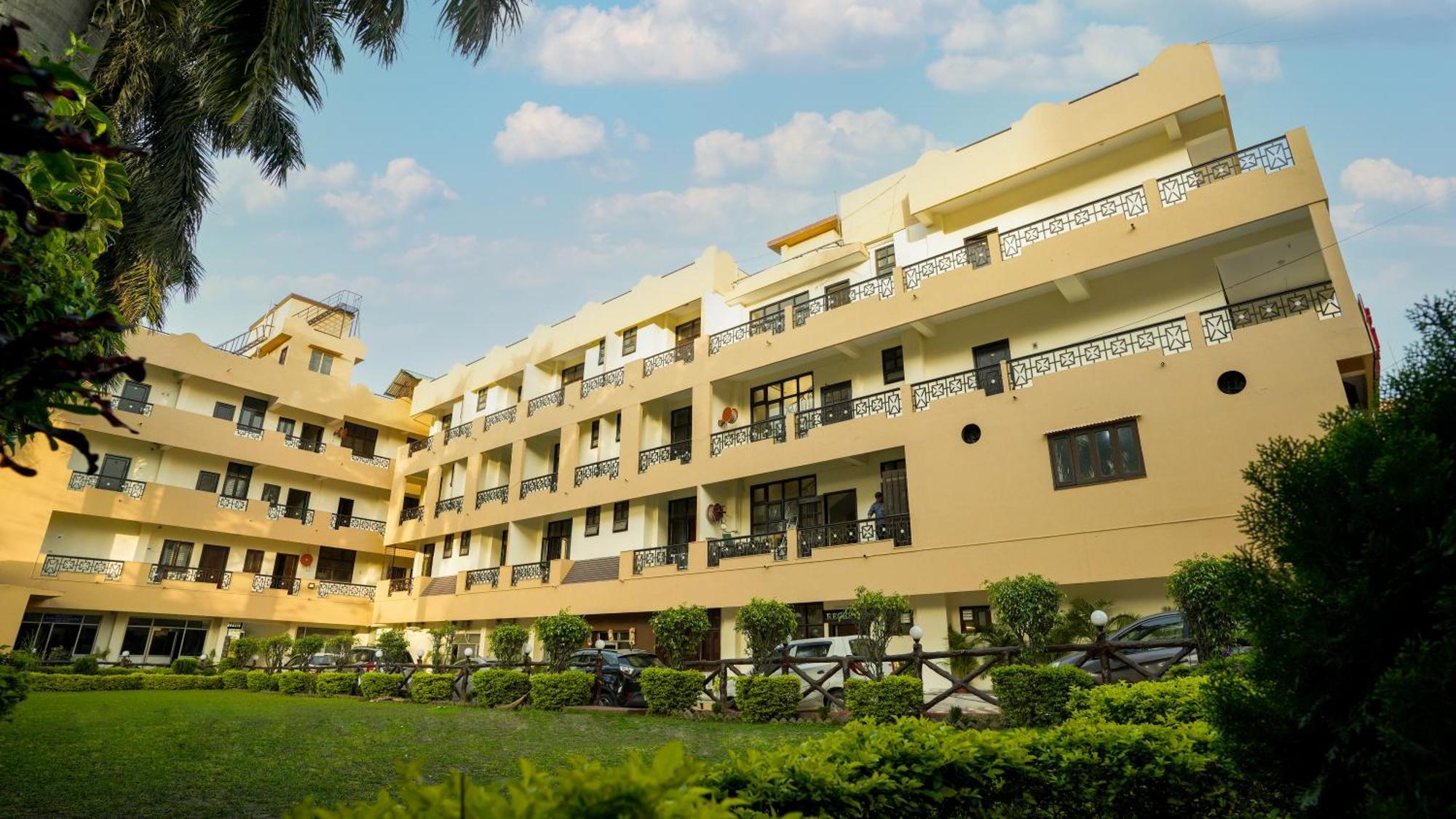 Hotel Neeraj Bhawan- Triveni Ghat Rishikesh Exterior photo